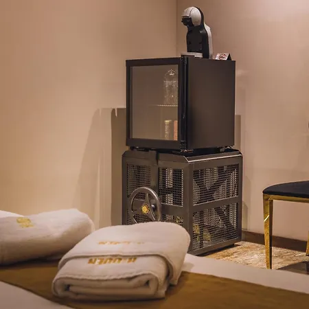 Hidden Bank: Golden 公寓